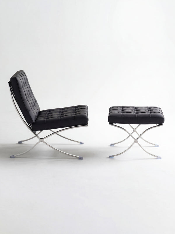 Fauteuil Lounge & Repose-Pieds – Cuir Véritable Noir et Structure Chromée Sculpturale